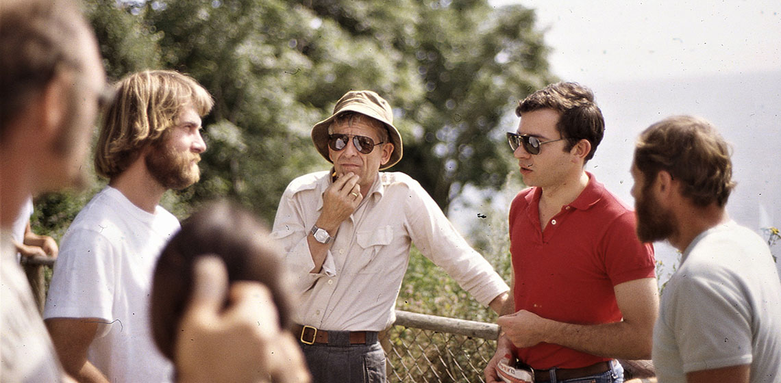 Excursion to Stevns Klint (DK) on 3rd August 1981 as part of the Flintknapper-Workshop in Lejre. From left to right: Errett Callahan (USA), Bo Madsen (DK), Peter Kelterborn (CH), Jacques Pelegrin (F), Ivan Andersen (DK). Photo: Jürgen Weiner.